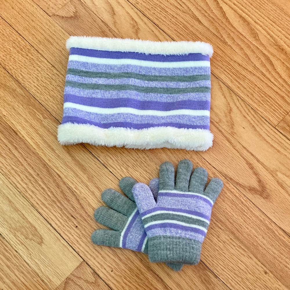 Girl’s neck warmer/gaiter and matching gloves set-about size 5-6 warm fuzzy set